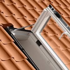 Finestra per Uscita Tetto per tetti a falda Velux - GXU 0066 Poliuretano Bianco - Vetro Energy Clima - Apertura a Libro manuale